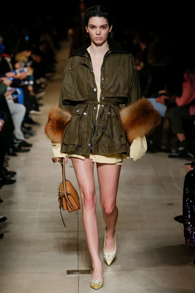 Look 32